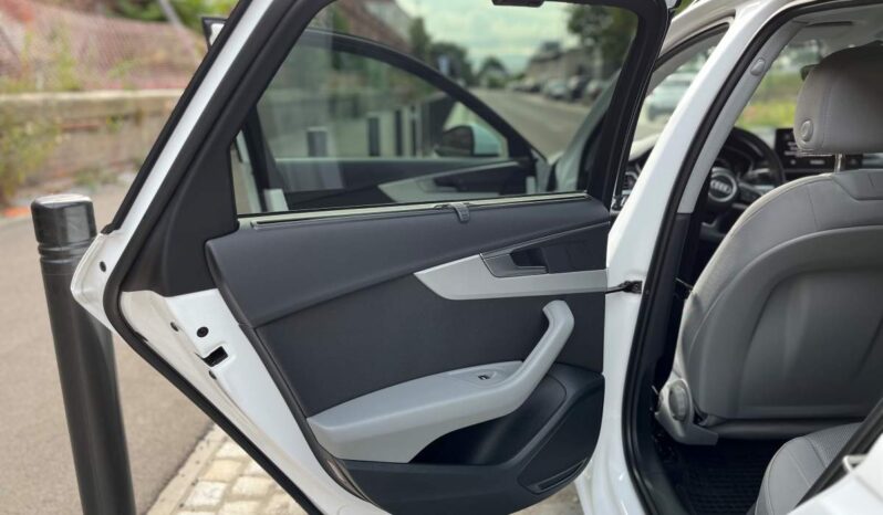 
								Audi A4 Avant 35 TDI pełny									