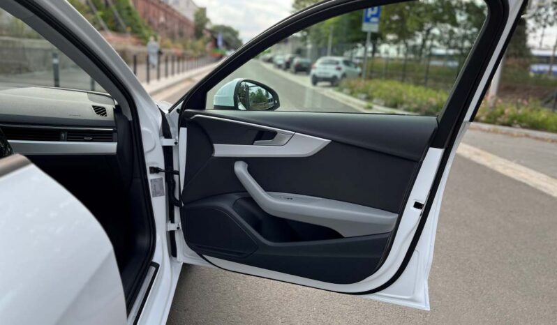 
								Audi A4 Avant 35 TDI pełny									