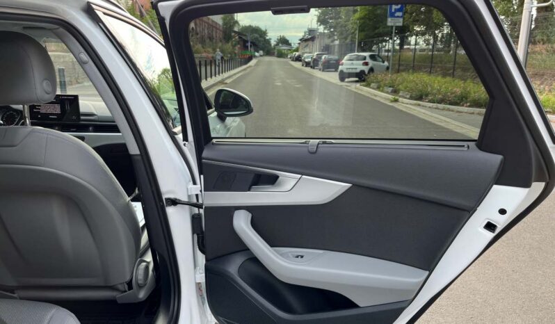 
								Audi A4 Avant 35 TDI pełny									