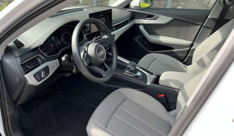 
								Audi A4 Avant 35 TDI pełny									