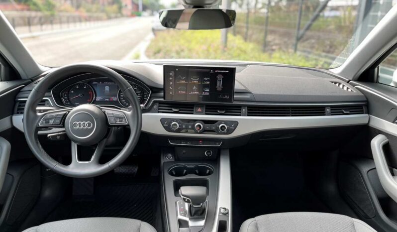 
								Audi A4 Avant 35 TDI pełny									