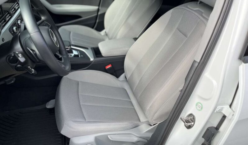 
								Audi A4 Avant 35 TDI pełny									