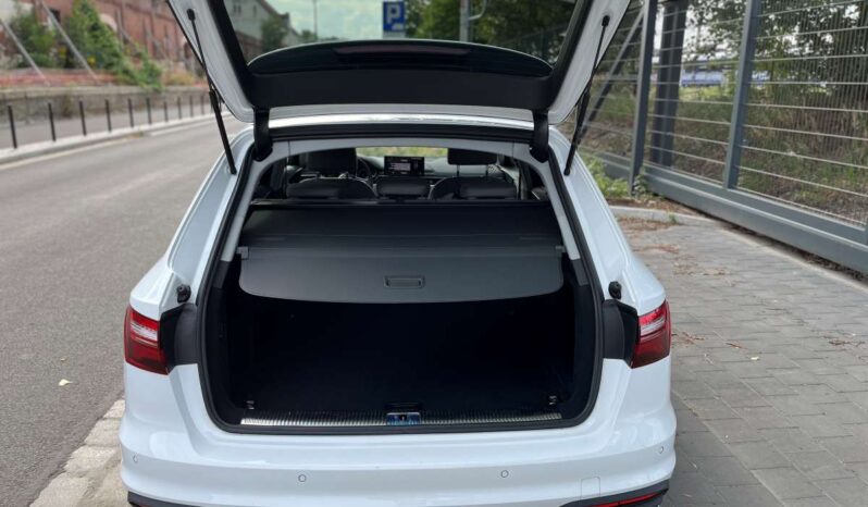 
								Audi A4 Avant 35 TDI pełny									