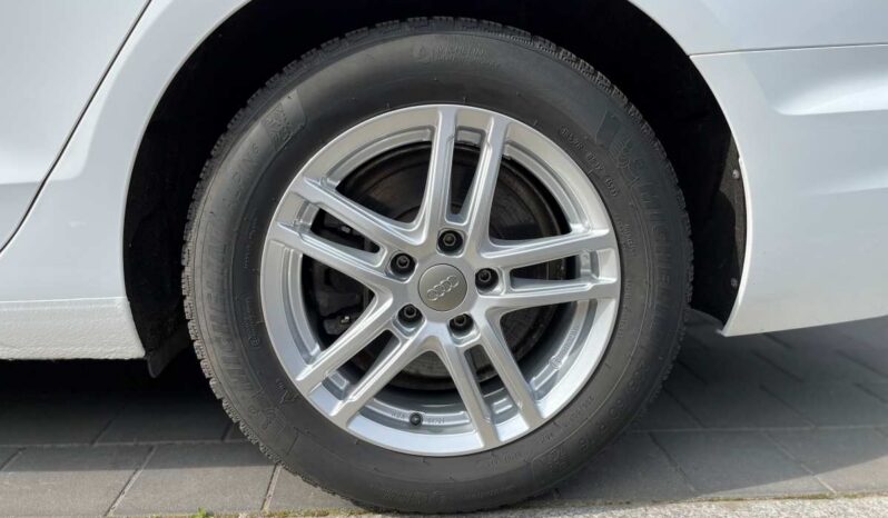 
								Audi A4 Avant 35 TDI pełny									