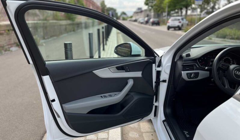 
								Audi A4 Avant 35 TDI pełny									