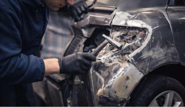 Naprawa uszkodzonego błotnika samochodu we Wrocławiu – prace blacharskie