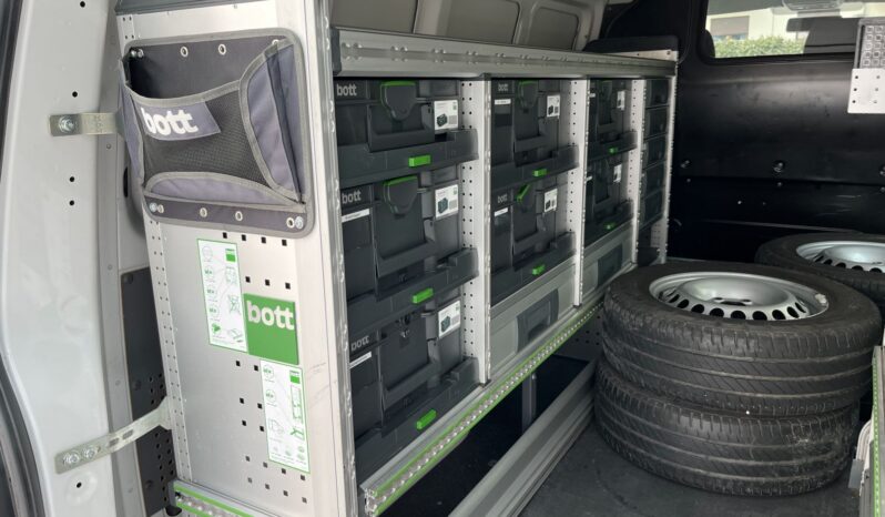 
								Volkswagen T6.1 Transporter Kasten pełny									