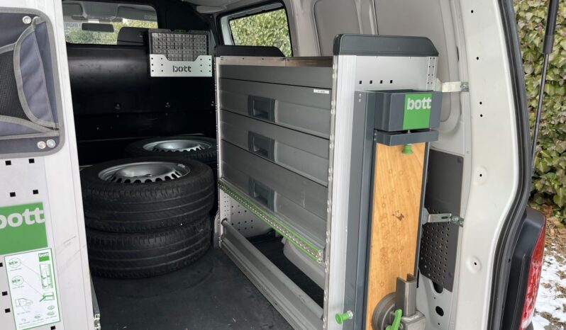 
								Volkswagen T6.1 Transporter Kasten pełny									