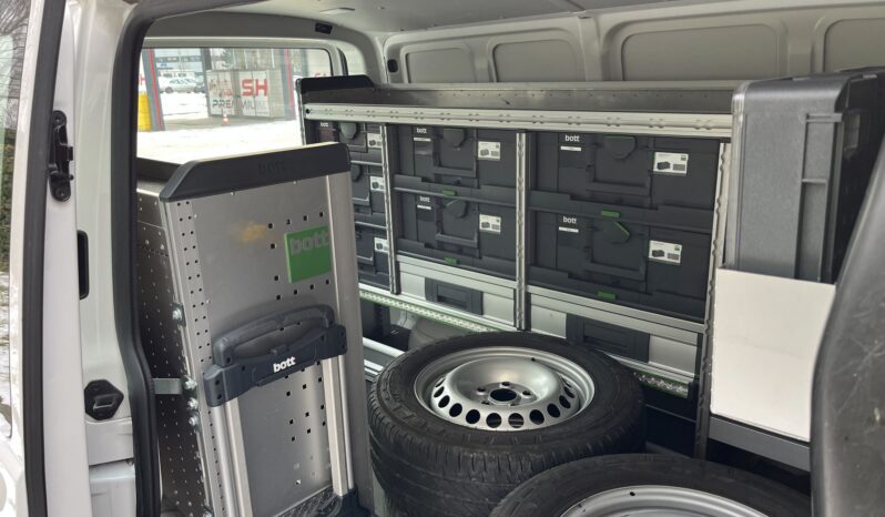 
								Volkswagen T6.1 Transporter Kasten pełny									