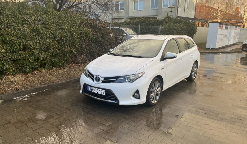 
								Toyota Auris Hybrid full									