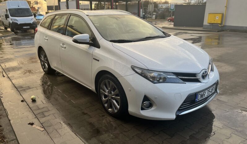 
								Toyota Auris Hybrid full									