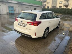 
										Toyota Auris Hybrid full									