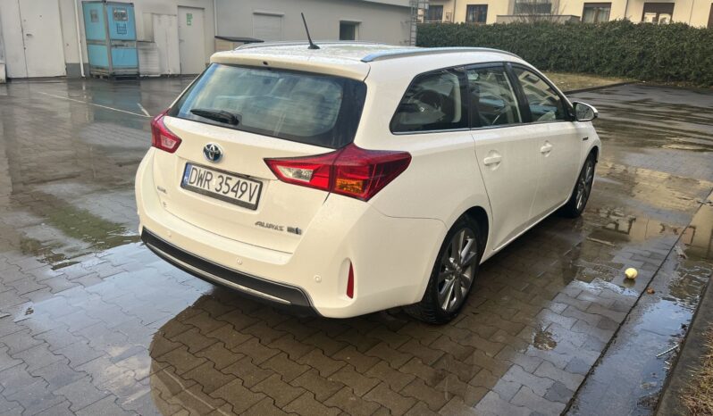 
								Toyota Auris Hybrid full									