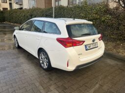 
										Toyota Auris Hybrid full									