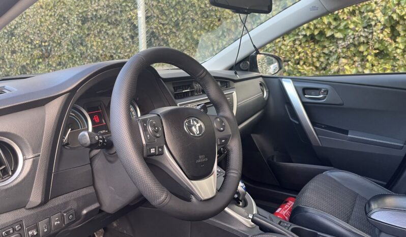 
								Toyota Auris Hybrid pełny									