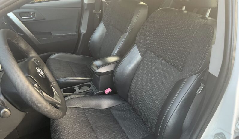 
								Toyota Auris Hybrid full									