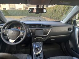 
										Toyota Auris Hybrid full									