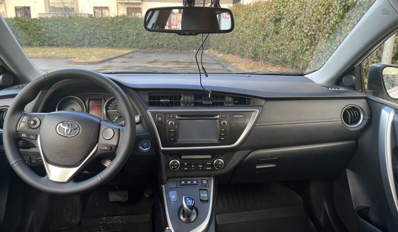 
								Toyota Auris Hybrid full									