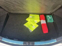 
										Toyota Auris Hybrid full									