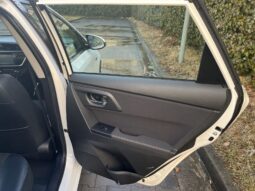 
										Toyota Auris Hybrid full									