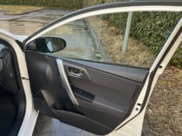 
										Toyota Auris Hybrid full									