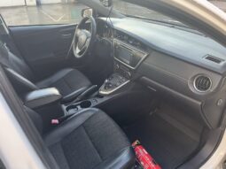 
										Toyota Auris Hybrid full									