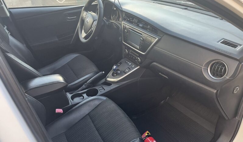 
								Toyota Auris Hybrid full									