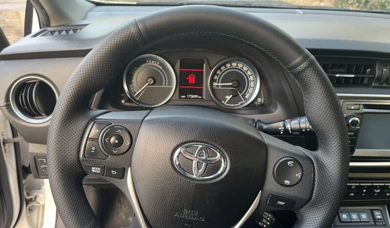 
								Toyota Auris Hybrid full									