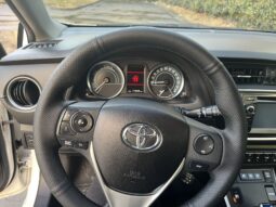 
										Toyota Auris Hybrid pełny									