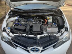 
										Toyota Auris Hybrid full									