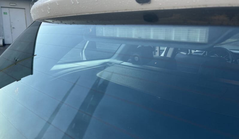 
								Toyota Auris Hybrid pełny									